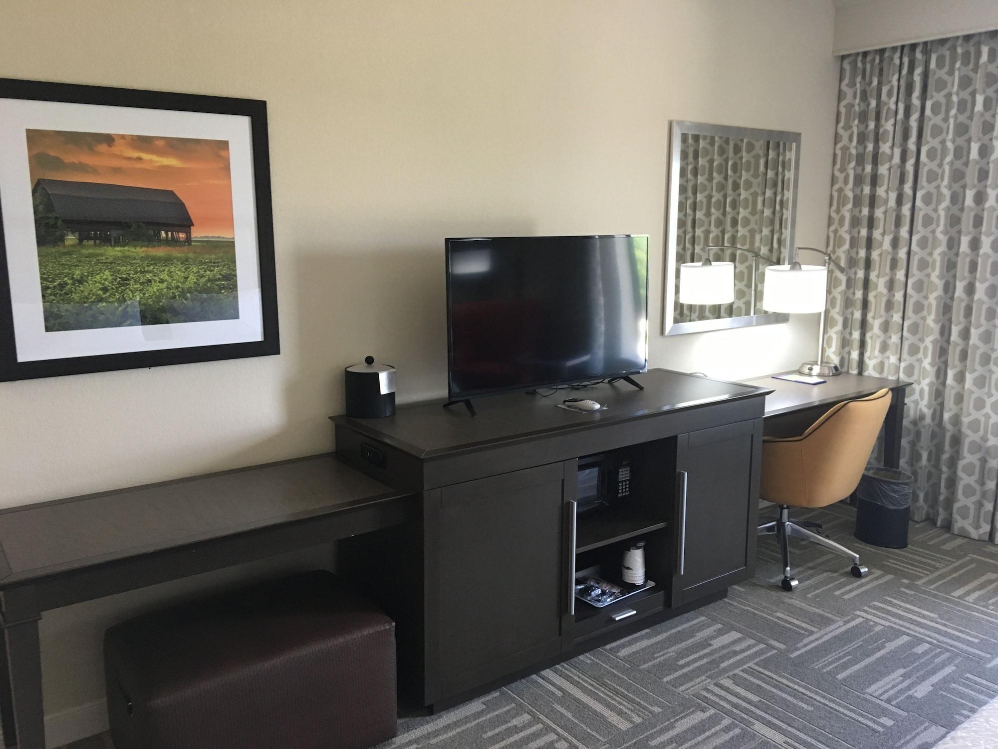 Hampton Inn Mcpherson Buitenkant foto