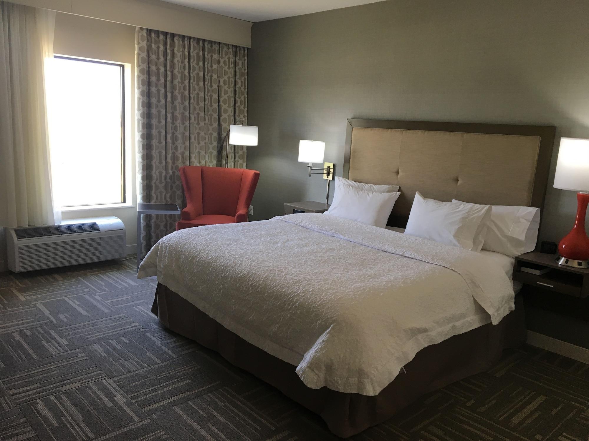 Hampton Inn Mcpherson Buitenkant foto