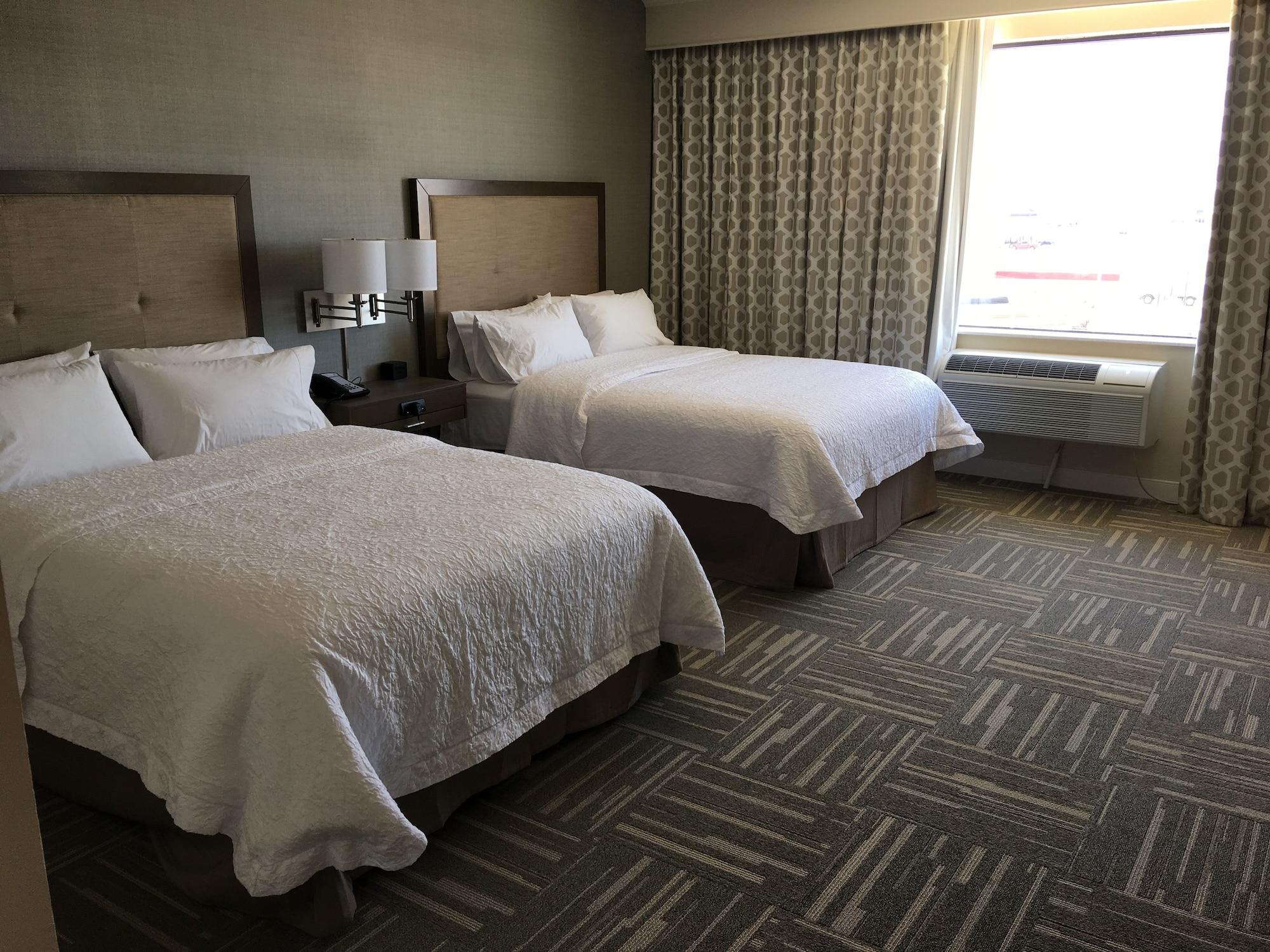 Hampton Inn Mcpherson Buitenkant foto