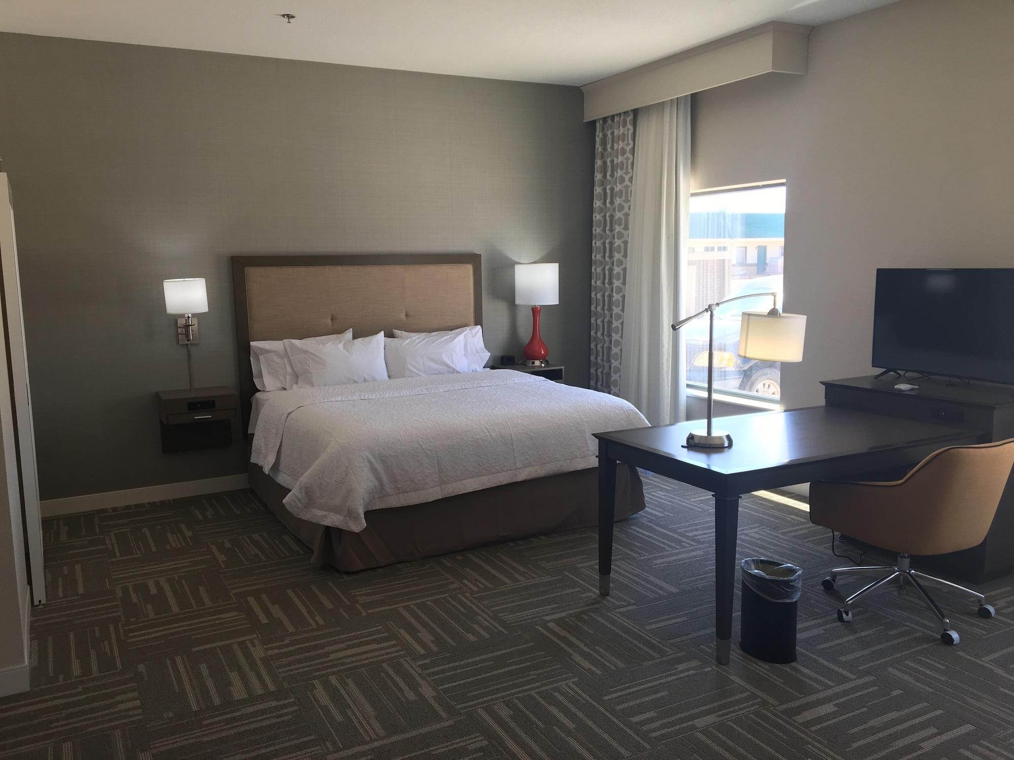 Hampton Inn Mcpherson Buitenkant foto