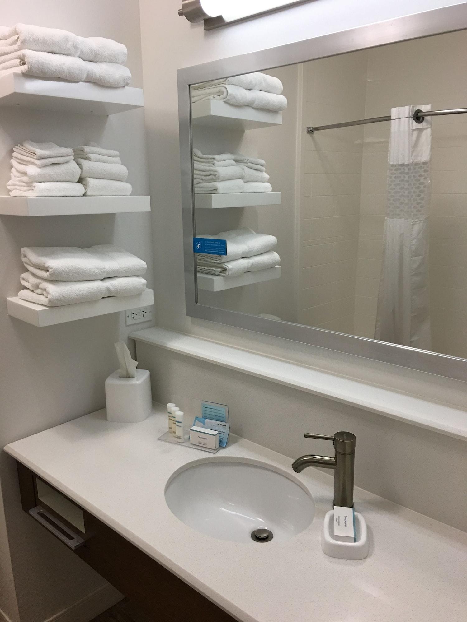 Hampton Inn Mcpherson Buitenkant foto