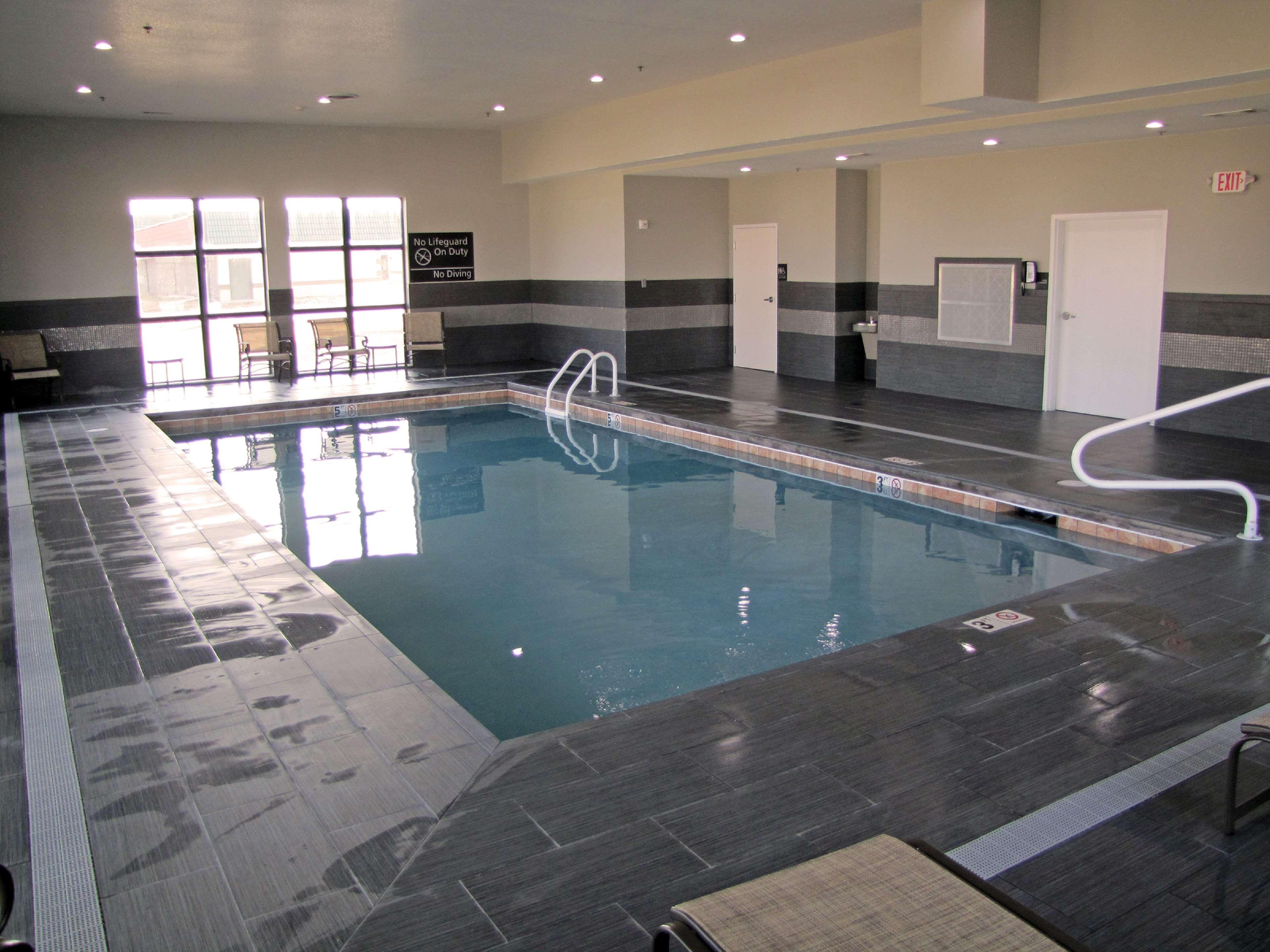 Hampton Inn Mcpherson Buitenkant foto