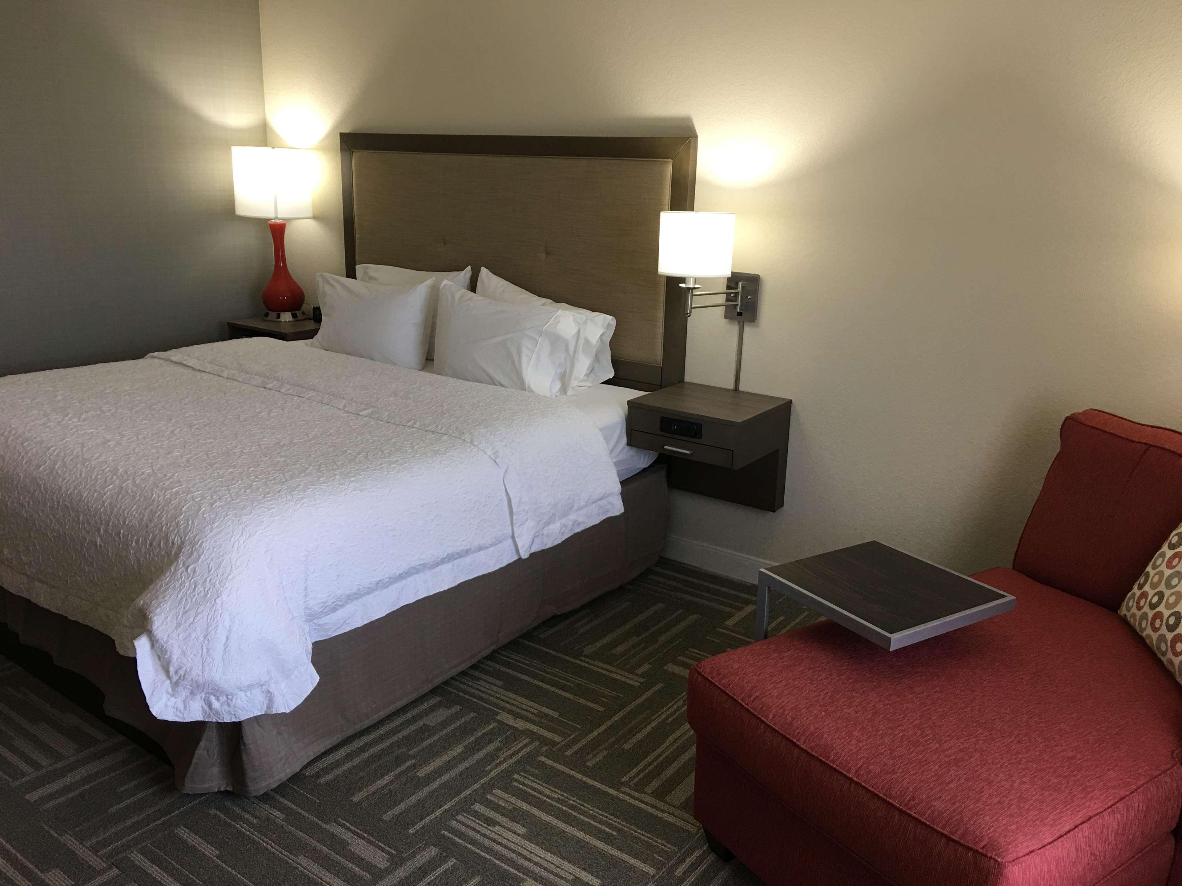 Hampton Inn Mcpherson Buitenkant foto
