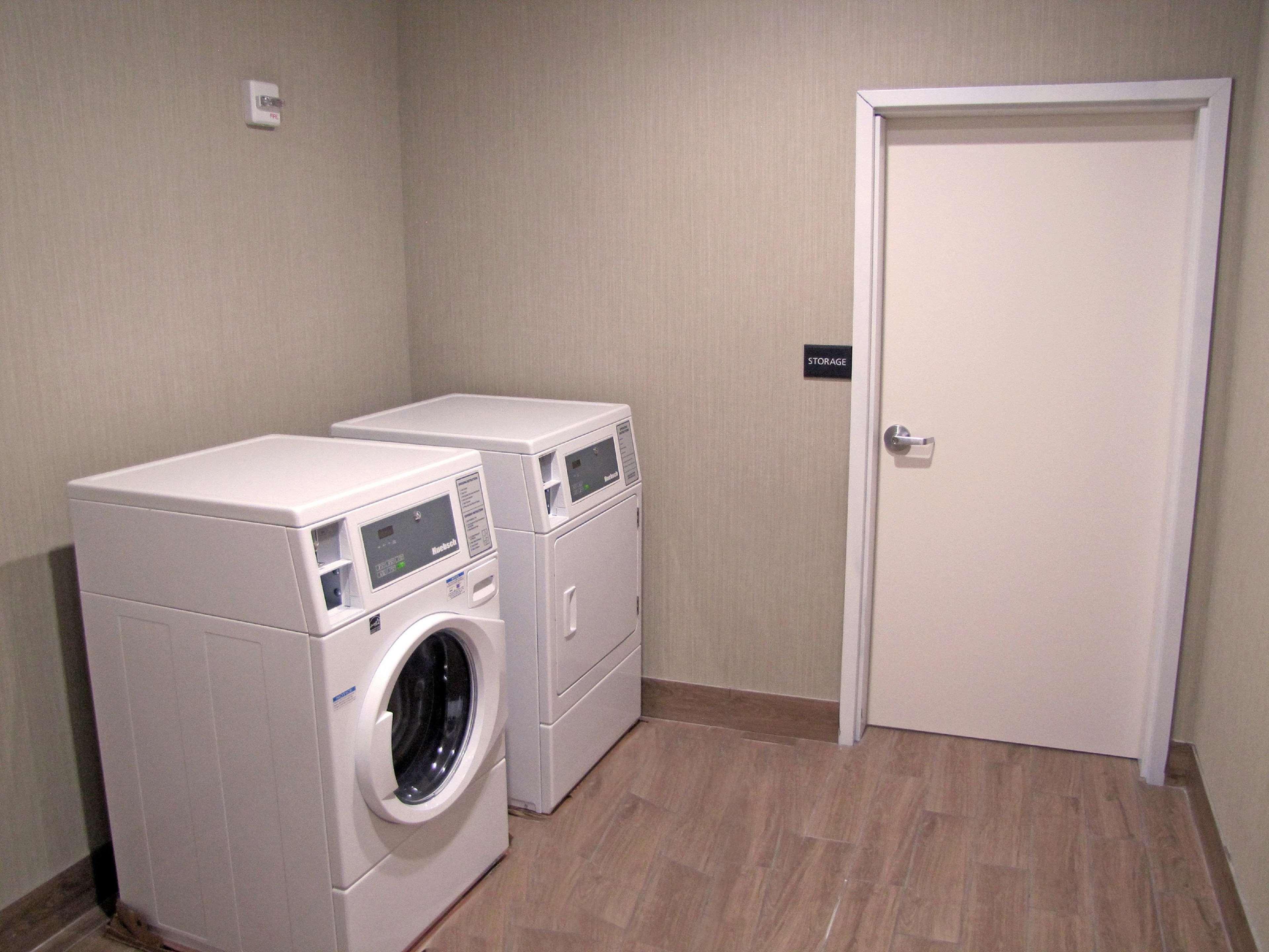 Hampton Inn Mcpherson Buitenkant foto
