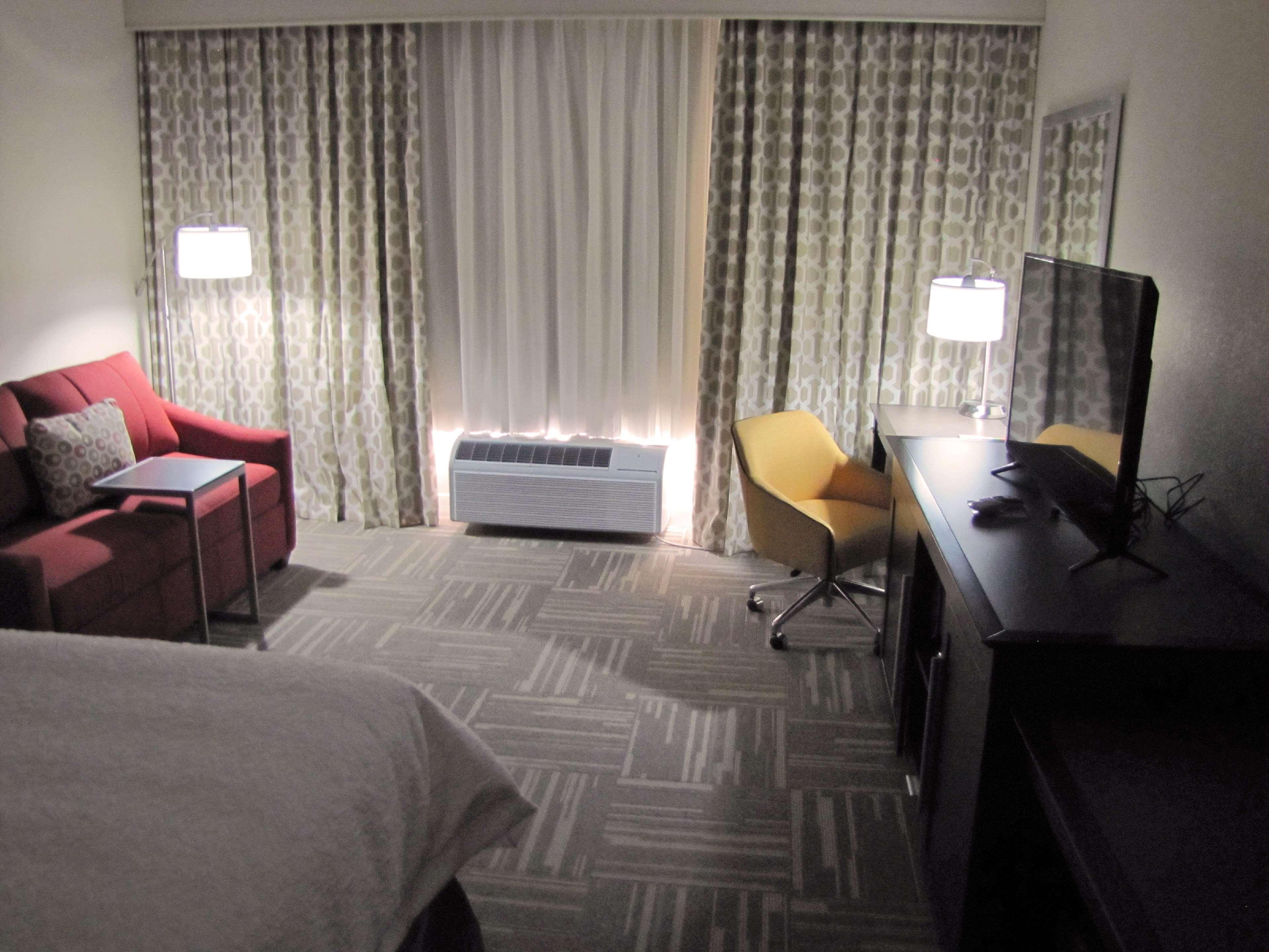 Hampton Inn Mcpherson Buitenkant foto