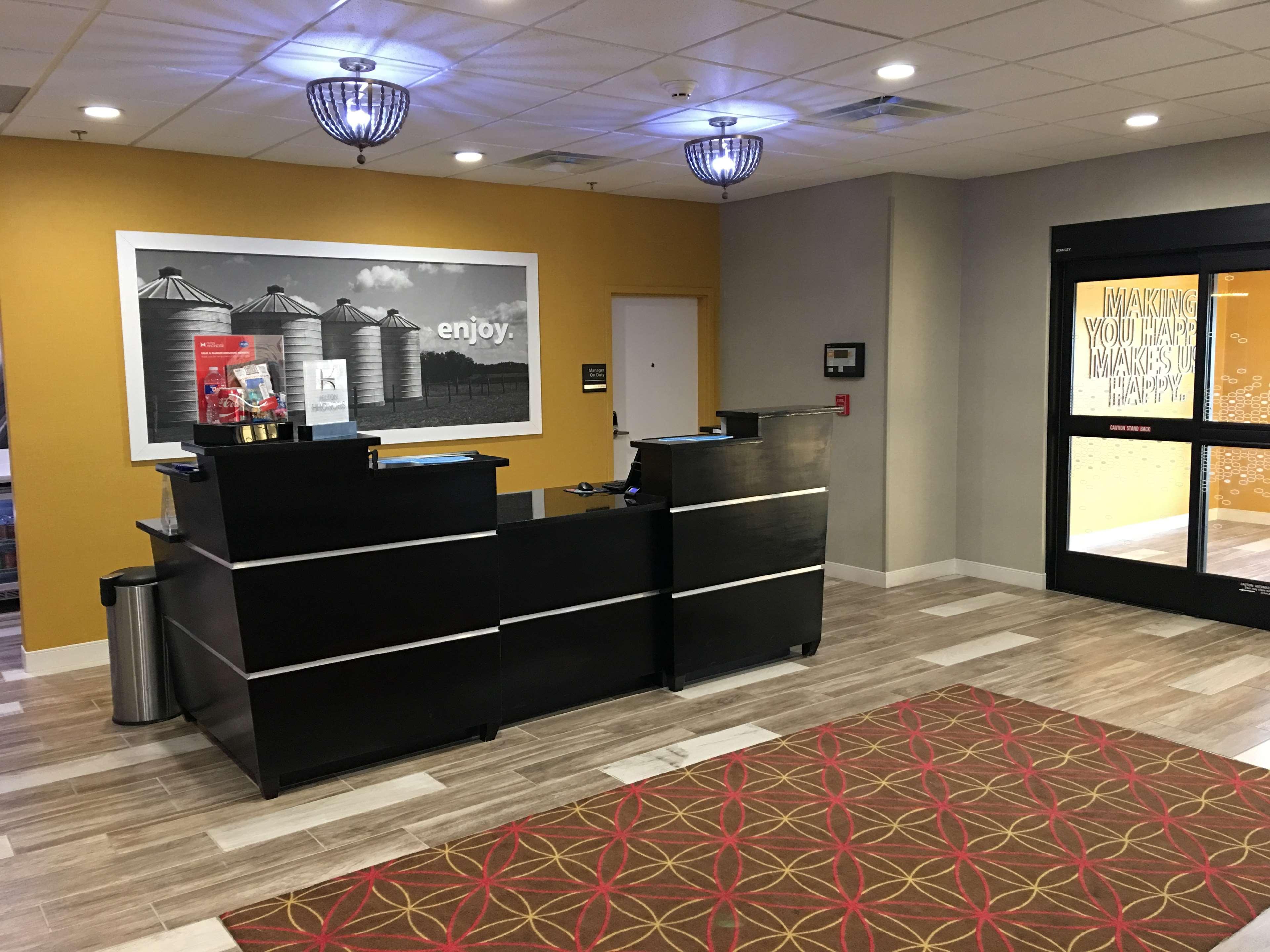 Hampton Inn Mcpherson Buitenkant foto