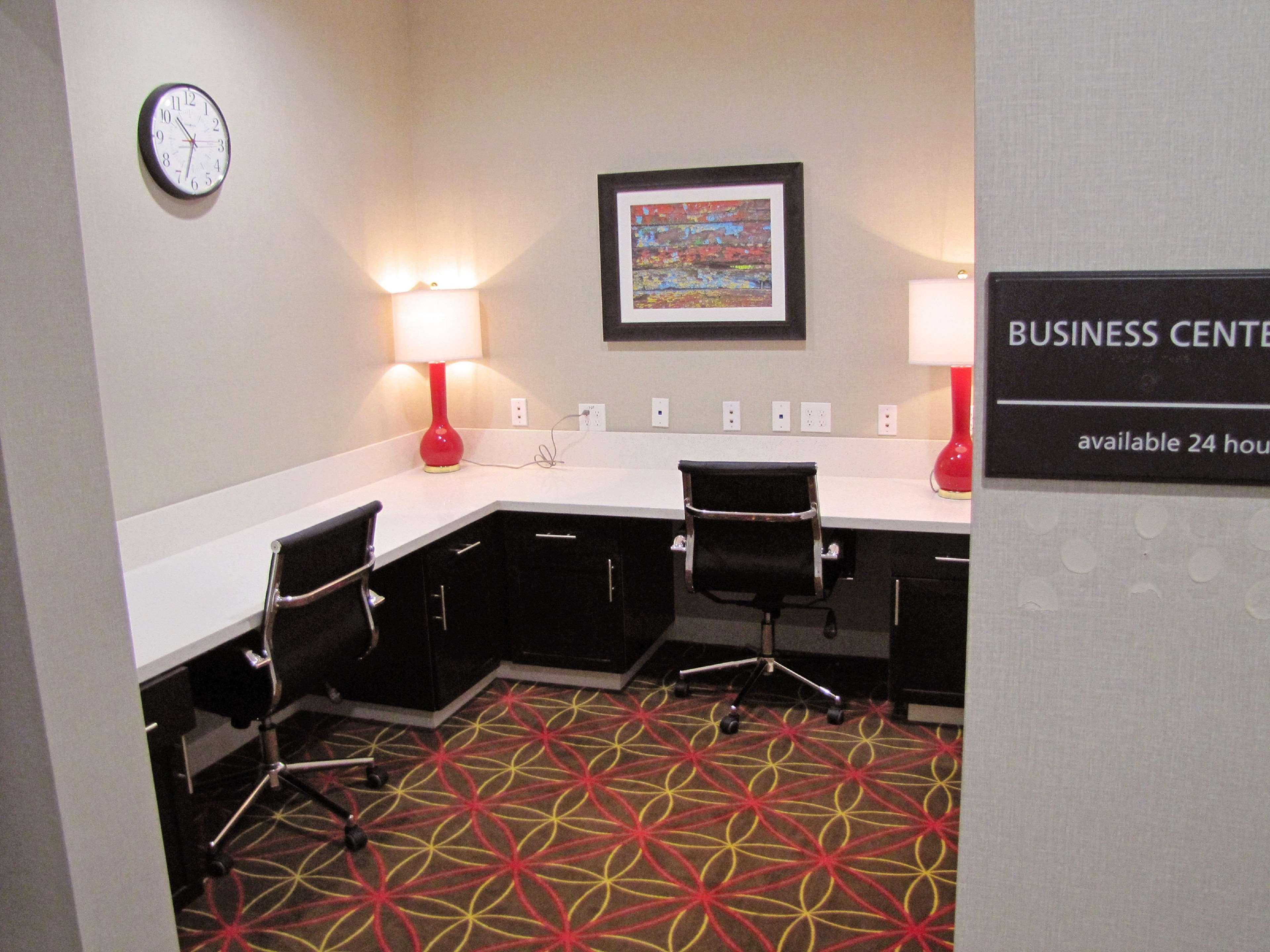 Hampton Inn Mcpherson Buitenkant foto