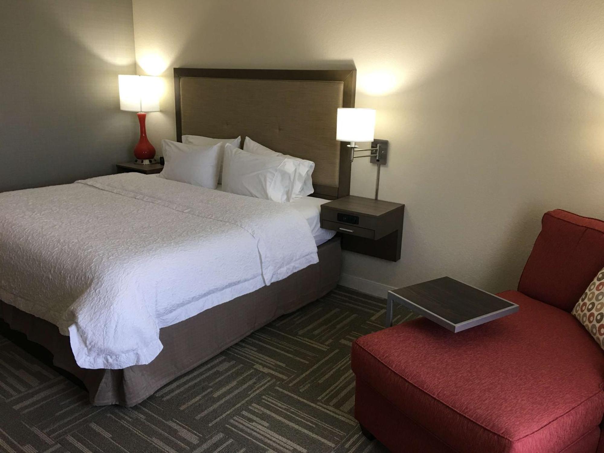 Hampton Inn Mcpherson Buitenkant foto