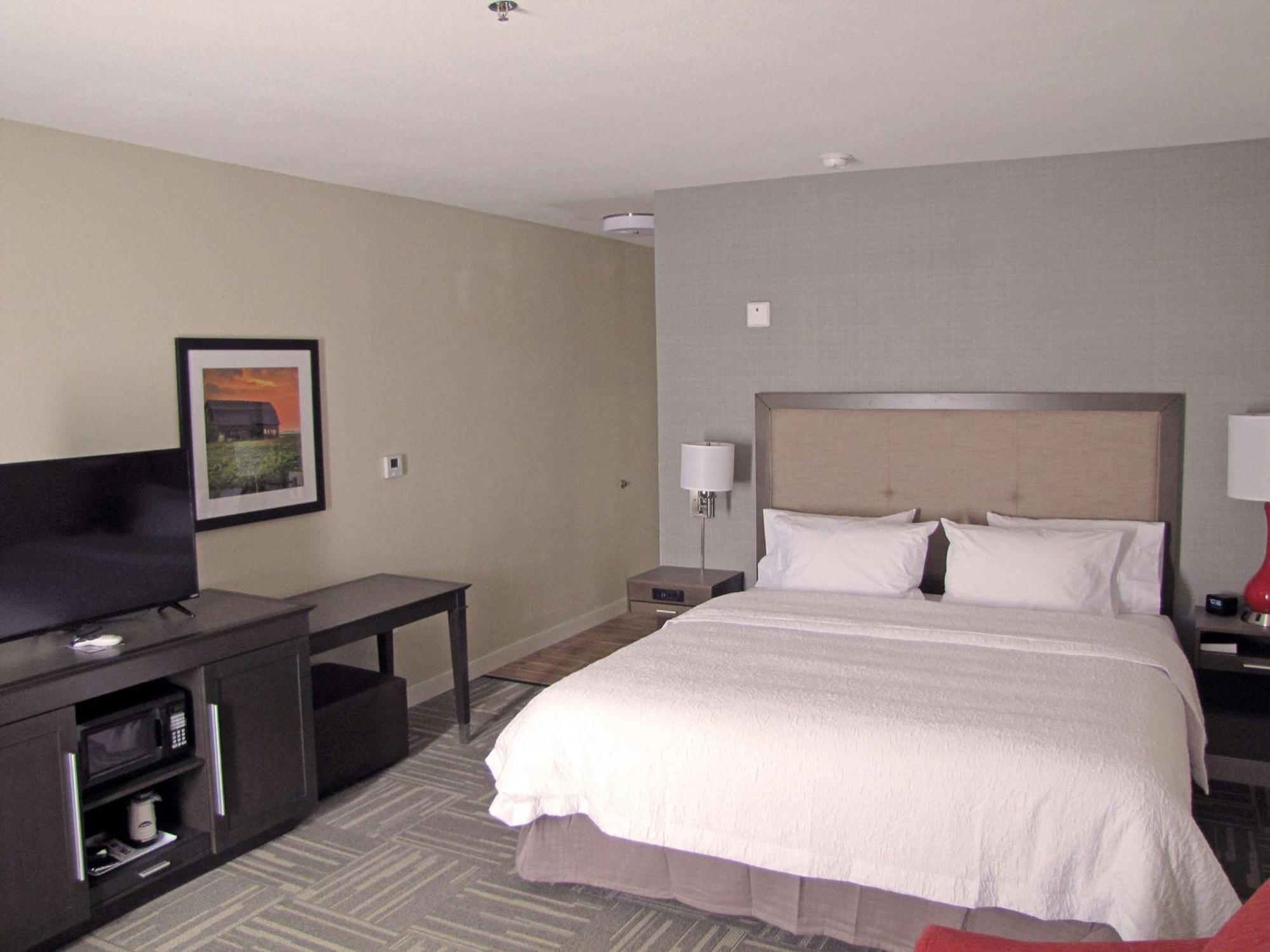 Hampton Inn Mcpherson Buitenkant foto