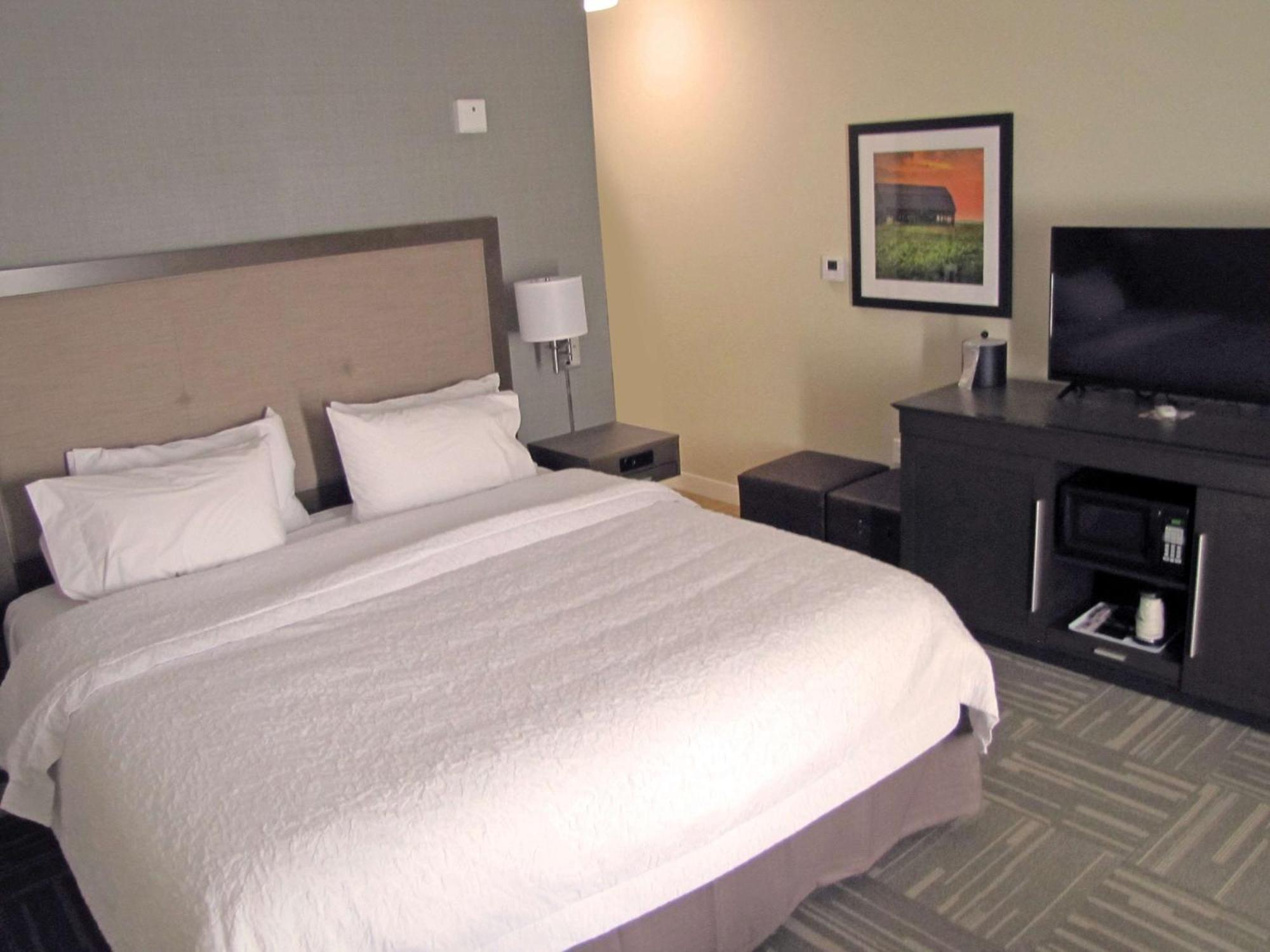 Hampton Inn Mcpherson Buitenkant foto