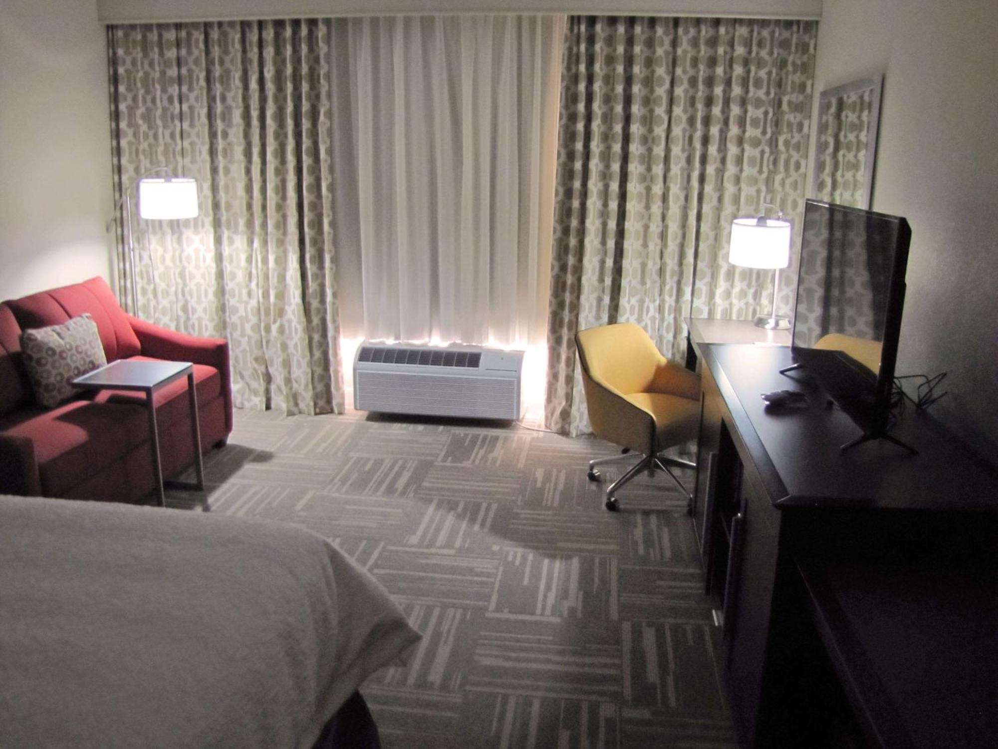 Hampton Inn Mcpherson Buitenkant foto
